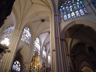 トレド大聖堂の内部景観