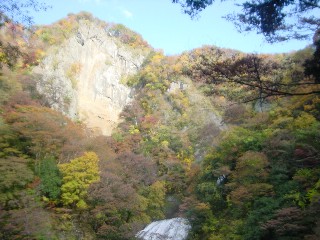 滝付近の紅葉