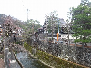 江名子川沿いの風景