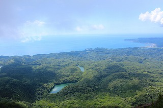 大崩から日本海・十二湖を望む