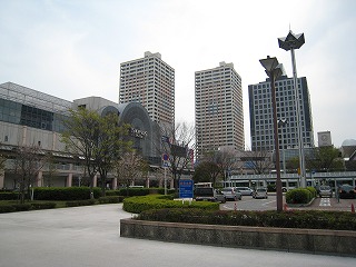 JR新浦安駅前
