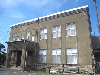 旧世良田村役場の建物