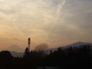 蟹ヶ谷公園から富士山を大山を望む