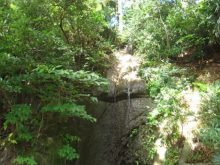 白滝不動尊境内の滝