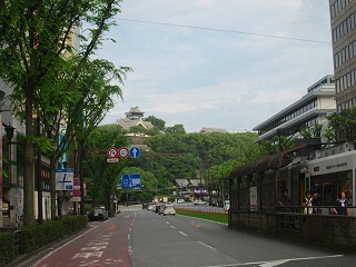 通町筋と熊本城