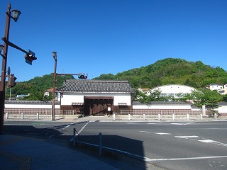 旧小田県庁門