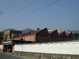 のこぎり屋根の工場