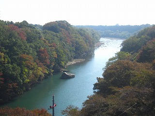 眺め公園から高津戸峡を望む
