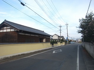 飯塚町、中心を通る東西の道