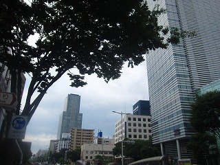 東二番丁通・仙台ファーストタワーと仙台トラストシティ