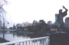 徳島市街地と新町川