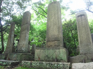 人名家の墓