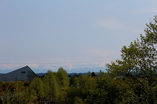 砺波チューリップ公園から見た山連峰