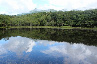 知床五湖、知床連山を望む風景
