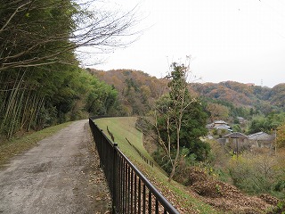 「まなびのみち」廃線跡を辿る部分の風景