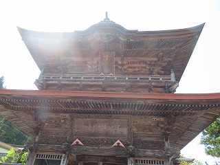 定義如来・山門