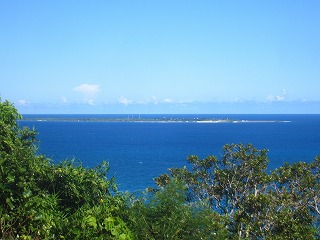 斎場御嶽から見た久高島