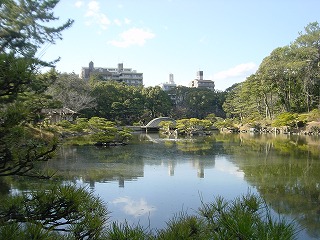 早春の縮景園の風景