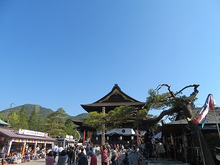 �P������J��