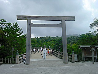 伊勢神宮内宮、宇治橋前の風景
