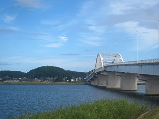 鹿行大橋と北浦の風景