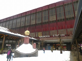 JR長岡駅前、雪のある風景
