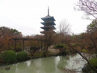 東寺、初弘法の曇天の風景