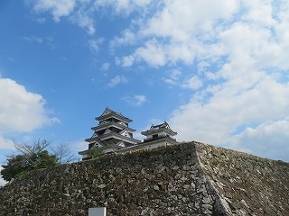 秋空の下の大洲城