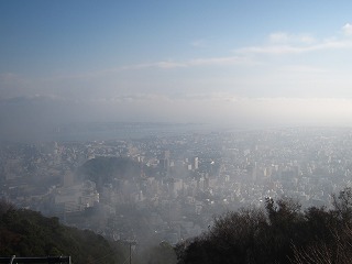 眉山から徳島市街、吉野川河口を望む風景