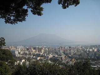 城山から桜島を望む