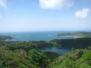 八望台から望む二ノ目潟と戸賀湾の風景