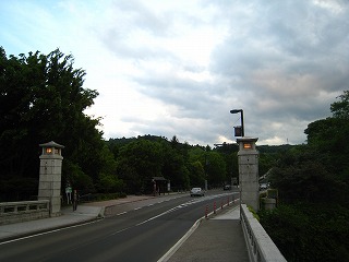 大橋から青葉山を望む風景