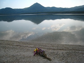 恐山・宇曾利山湖の風景