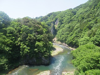 鬼怒川温泉からみた鬼怒川の風景