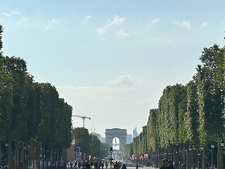 パリ・シャンゼリゼ通りの風景