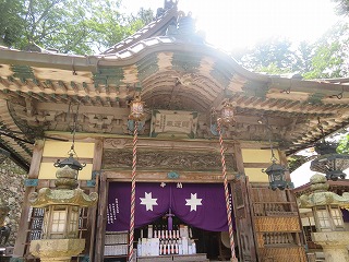 能勢妙見山・本堂の風景