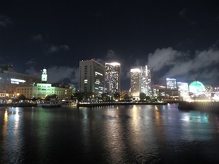 横浜港・みなとみらいエリアを望む夜景