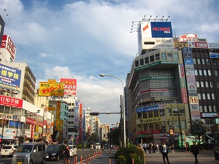 高田馬場駅前の風景