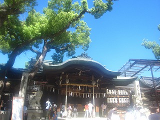 石切剣箭神社、お百度参りの風景