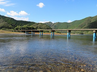 今成橋（佐田沈下橋）の風景