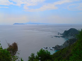 佐田岬から九州・佐賀関を望む風景