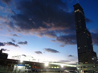 りんくうタワーゲートビルとりんくうタウン駅の風景