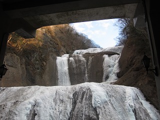 袋田の滝、結氷した風景