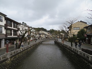 早春の城崎温泉、温泉街の風景